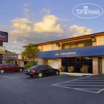 Howard Johnson Hotel - Tampa Airport Stadium