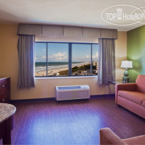 La Quinta Inn & Suites Cocoa Beach Oceanfront Hotel 