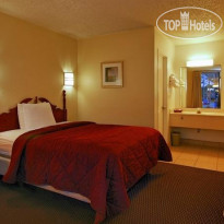 Super 6 Inn & Suites Pensacola 