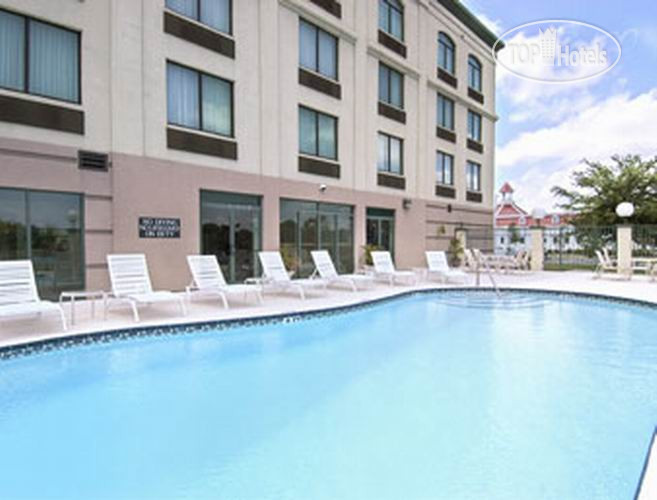 Hotelier's photos La Quinta Inn and Suites Clearwater South 3*