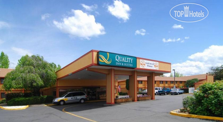 Hotelier's photos Quality Inn and Suites Airport Medford 3*