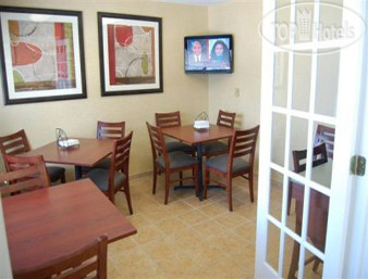 New photos from tourists Days Inn Oak Creek Milwaukee Airport 2*