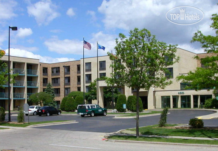 Hotelier's photos Best Western Plus East Towne Suites 3*