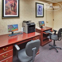 Holiday Inn Hotel & Suites Warren