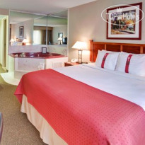 Holiday Inn Hotel & Suites Warren