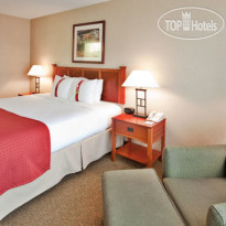Holiday Inn Hotel & Suites Warren