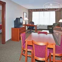 Holiday Inn Hotel & Suites Warren