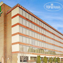 Holiday Inn Hotel & Suites Warren