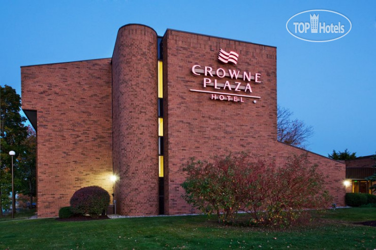 Hotelier's photos Crowne Plaza Grand Rapids - Airport 3*