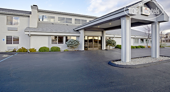 Hotel photo AmericInn Hotel & Suites Bay City 2*