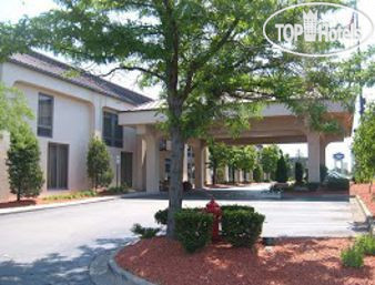 Hotelier's photos Baymont Inn & Suites Southfield Detroit 3*