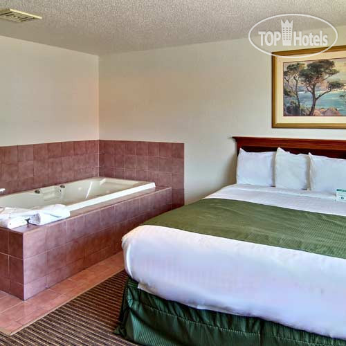 New photos from tourists Boarders Inn and Suites Traverse City 2*
