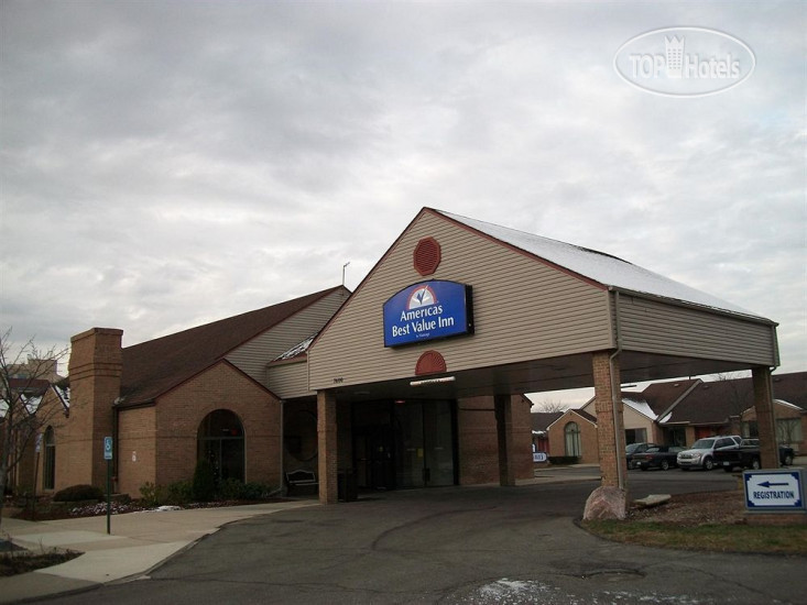 Hotelier's photos Americas Best Value Inn-Romulus-Detroit Airport 2*