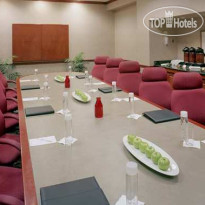 DoubleTree by Hilton Detroit-Dearborn