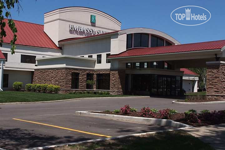 Hotelier's photos Embassy Suites Detroit Metro Airport 3*