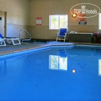 Quality Inn & Suites Steamboat Springs  бассейн