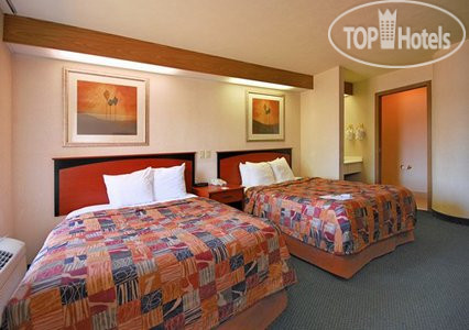 New photos from tourists Econo Lodge North Academy 2*