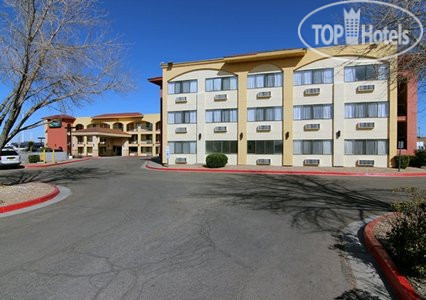 New photos from tourists Quality Inn University 2*