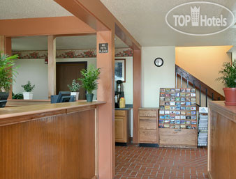 New photos from tourists Super 8 Michigan City 2*