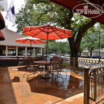 Best Western Plus St. Charles Inn патио