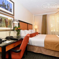 Best Western Plus St. Charles Inn 