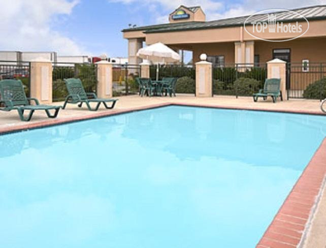 New photos from tourists Days Inn Hammond 2*