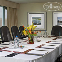 Renaissance Concourse Atlanta Airport 