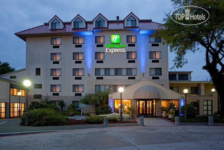 Hotelier's photos Holiday Inn Express Boston-Waltham 2*
