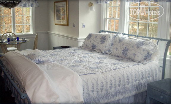 New photos from tourists Alexander Hamilton House Cape Cod
