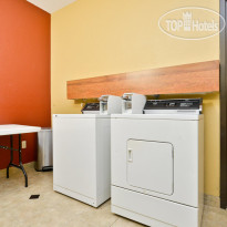 Best Western Plus North Houston Inn & Suites Прачечная