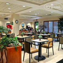 Wingate by Wyndham Dallas Love Field Зал для завтраков