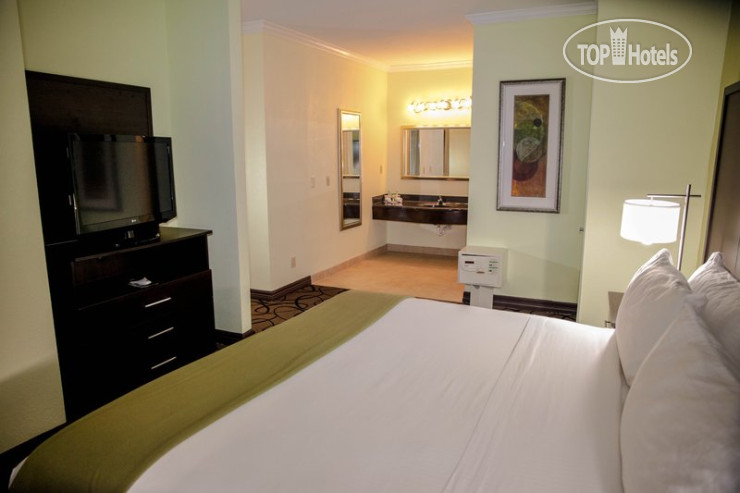New photos from tourists Holiday Inn Express Hotel & Suites Houston North Intercontinental 2*