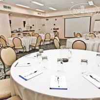 Hilton Garden Inn Addison Конференц-зал