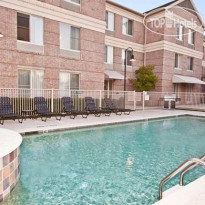 Hilton Garden Inn Addison Бассейн