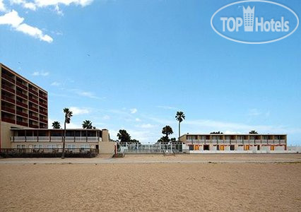 Hotelier's photos Quality Inn & Suites on the Beach 2*