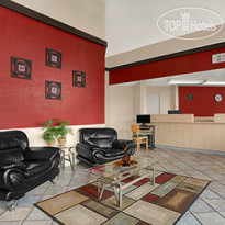 Travelodge Houston Лобби