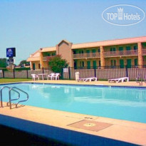 Americas Best Value Inn Paris 