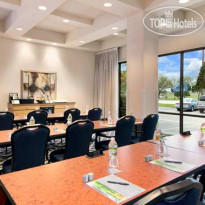 DoubleTree by Hilton Hotel Houston Hobby Airport