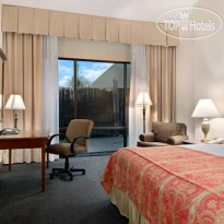DoubleTree by Hilton Hotel Houston Hobby Airport