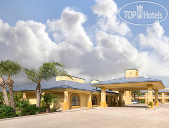 Hotelier's photos Days Inn Kingsville-Bishop 2*