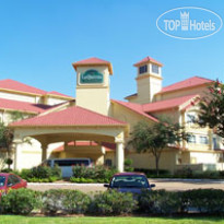 La Quinta Inn & Suites Houston Bush IAH South 