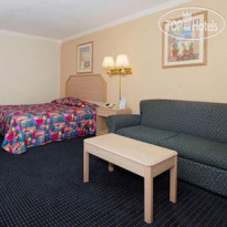 Econo Lodge Inn & Suites Fiesta Park 