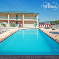 Econo Lodge Inn & Suites Fiesta Park 