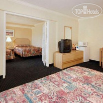 Econo Lodge Inn & Suites Fiesta Park 