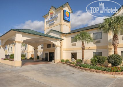 Hotelier's photos Comfort Inn East Houston 2*