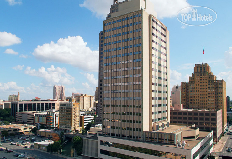 Hotelier's photos Crowne Plaza San Antonio Riverwalk 4*