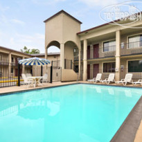 Super 8 Downtown Riverwalk 