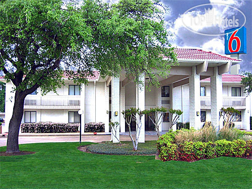 Hotelier's photos Motel 6 Dallas-Addison 2*