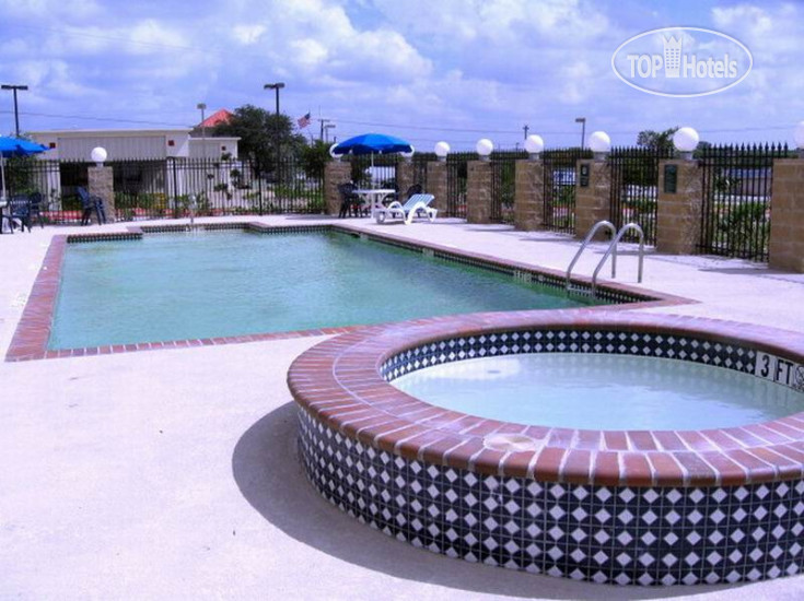 New photos from tourists La Quinta Inn & Suites Alvarado 2*