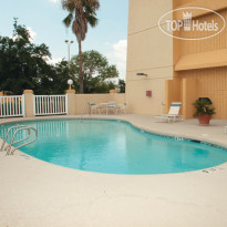 La Quinta Inn & Suites Houston Baytown East 